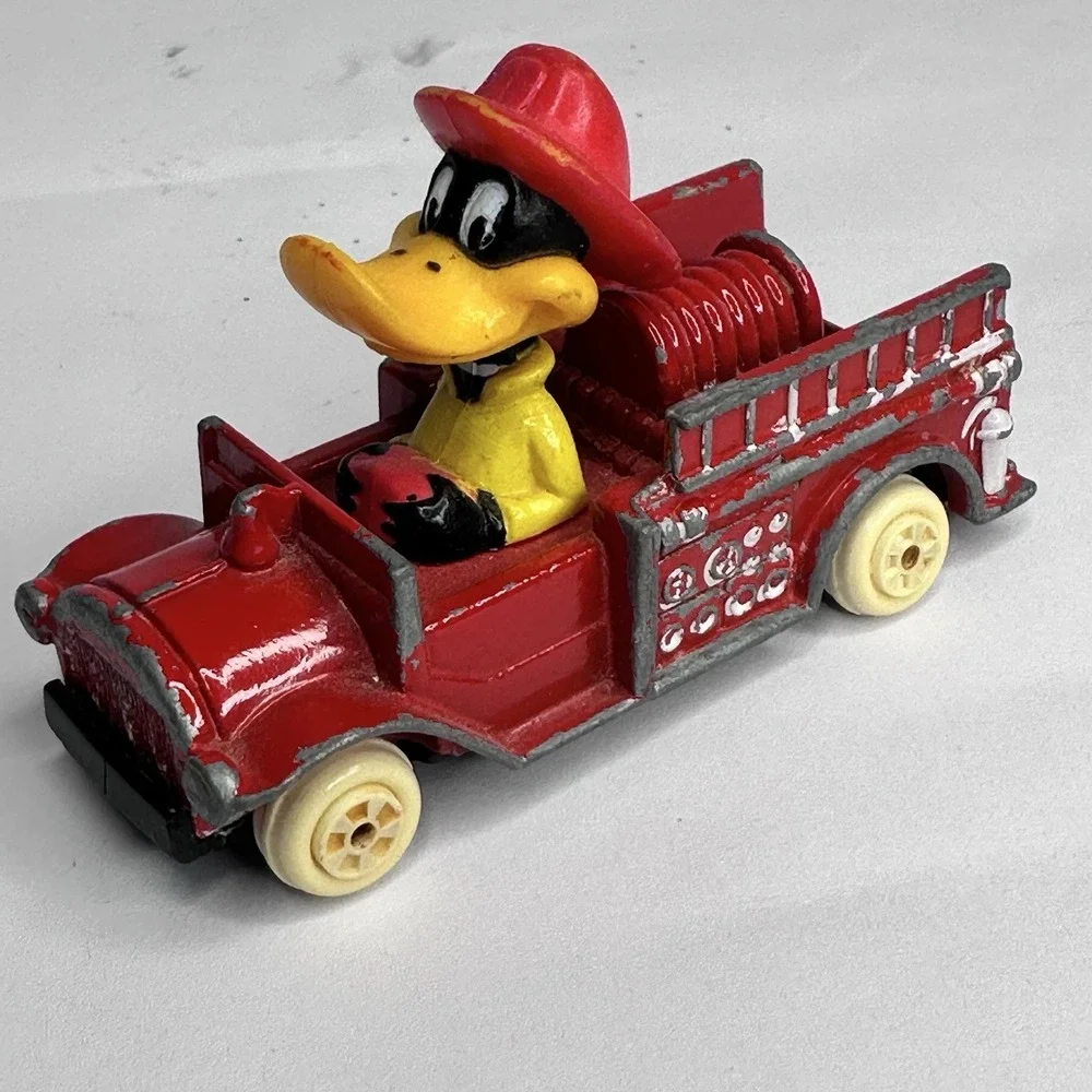 Vintage Ertl Looney Tunes Red Daffy Duck Fire‎ Engine Diecast 1988